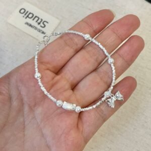 S925純銀蝴蝶結貓咪仿珍珠手鍊・氣質百搭・素銀色